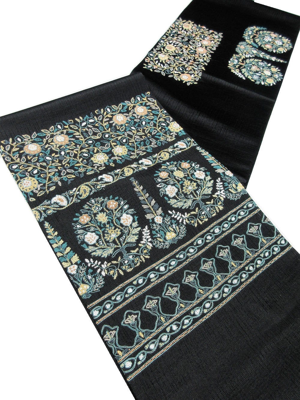 3,000年の歴史に培われた伝統の技、中国三大刺繍の一つ「相良刺繍」でオリエント調 更紗文様が施されたお洒落袋帯。