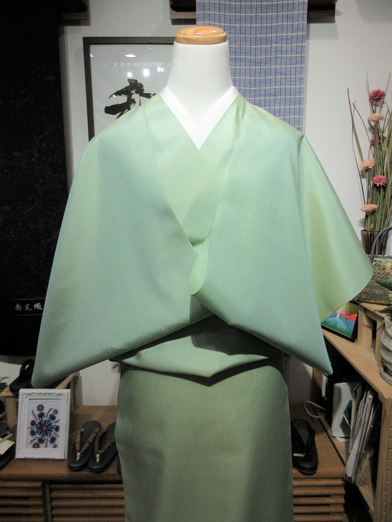 信州上田紬 伝統の技にミントグリーンの現代感覚が融合しました。