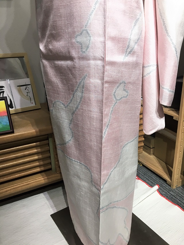 塩沢紬 芝草に飛び交う蝶の絣柄 素敵なデザイン 正絹 広衿 袷