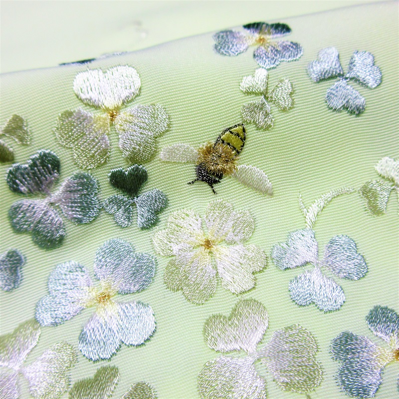 半衿 刺繍 クローバー