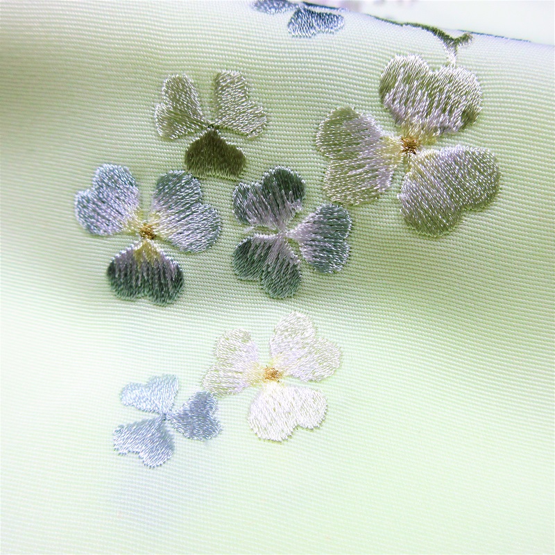 半衿 刺繍 クローバー