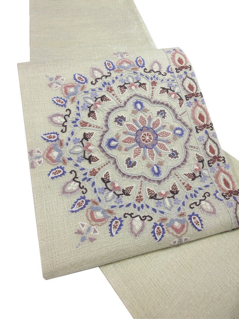 格安 中国三大刺繍 お洒落で重厚な相良刺繍で正倉院 華文模様が施されています 単衣向きの素材感です
