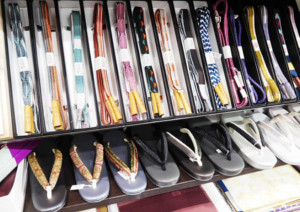 和装小物を通販でお探しなら和空間スポットガーデンで｜帯締め・帯揚げ・帯留め・草履など多数取り扱っています。