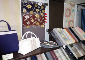 おしゃれな着物・帯・草履を購入するなら、格安価格が自慢の大阪の着物専門店「和空間スポットガーデン」へ